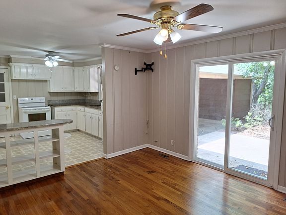 5th image of 9012 Forest Lawn Dr