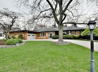 6815 County Line Ln, Burr Ridge, IL 60527