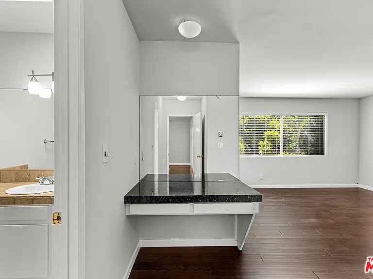 1342 Harvard St #204 — Photo 8