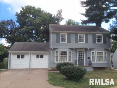 917 Holmes St, Bettendorf, IA, 52722