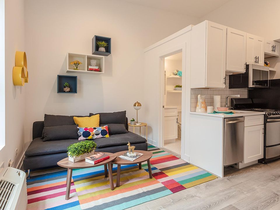 1st image of 852 W Montrose Ave #117