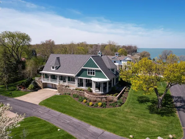 4586 E Cliff Rd, Port Clinton, OH 43452