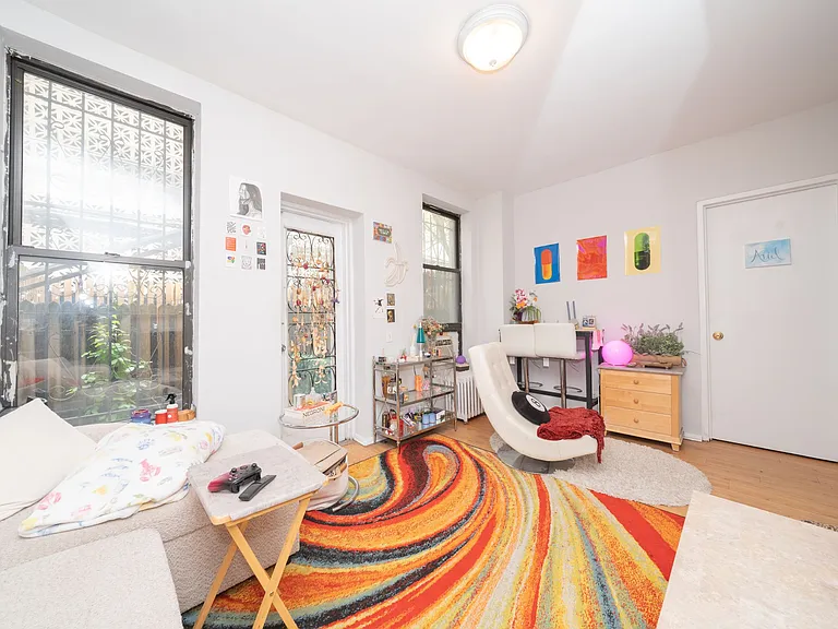 333 W 43rd St #1C — Photo 4