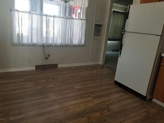 3rd image of 207 N Maryland St