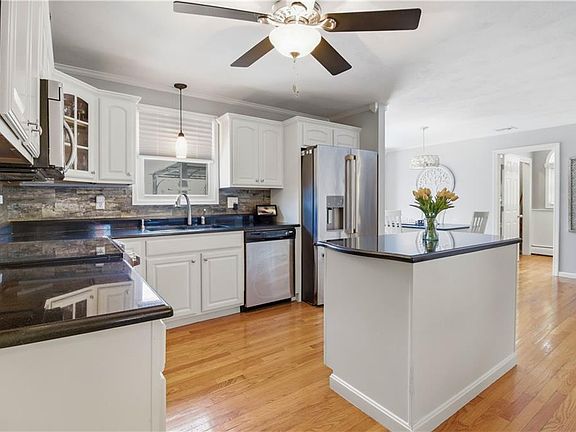 4th image of 21 Sarah Ln