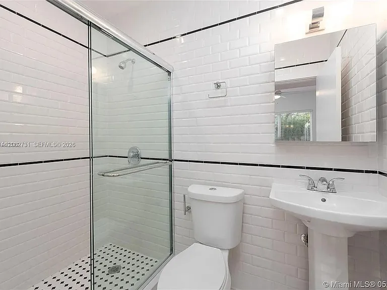 3669 Poinciana Ave #3B — Photo 4
