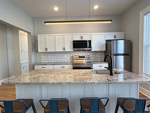 5th image of 403 Oak St APT 4