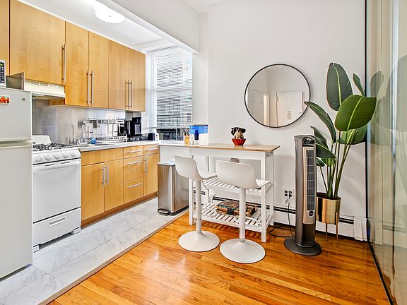 5th image of 621 2nd Ave APT 2