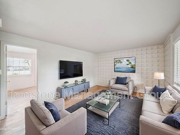 5th image of 109 S 9th St APT 201