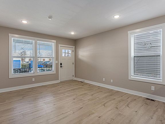 5th image of 640 6th St NW #3B-1Ba-1050Sqft