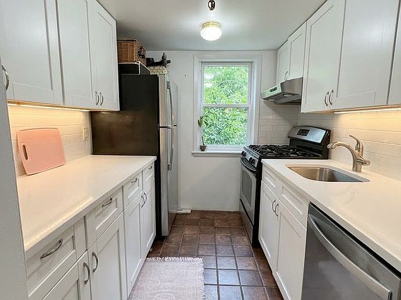 4th image of 459 W 24th St #3