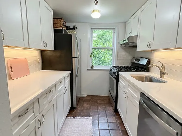 459 W 24th St #3 — Photo 4