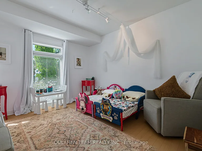 28 Uplands Ave — Photo 24