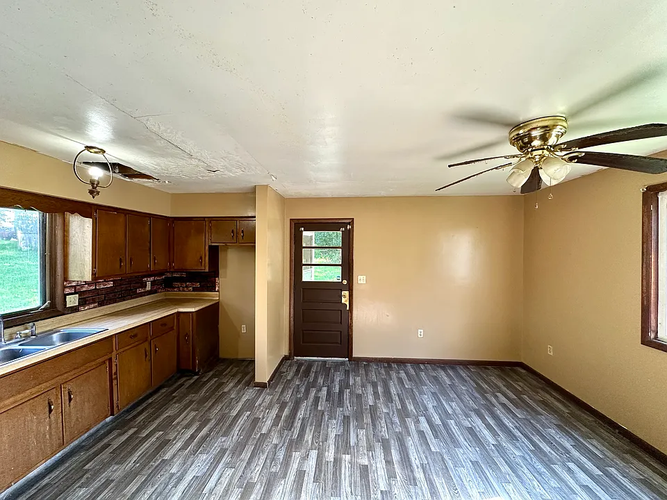 105 W Terrace Ave