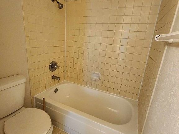 4th image of 1700 SE Barlow Dr #B44e04c95