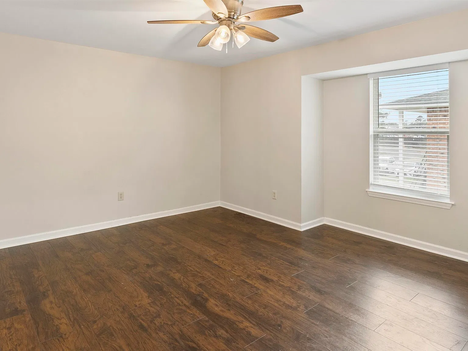 2 bed, 1200 sqft, $995 — Photo 4