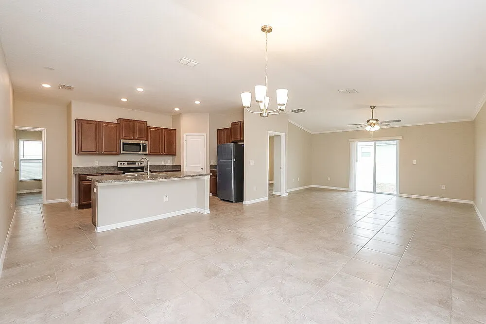 4 bed, 2.0 bath, 1835 sqft, $2,485 — Photo 4