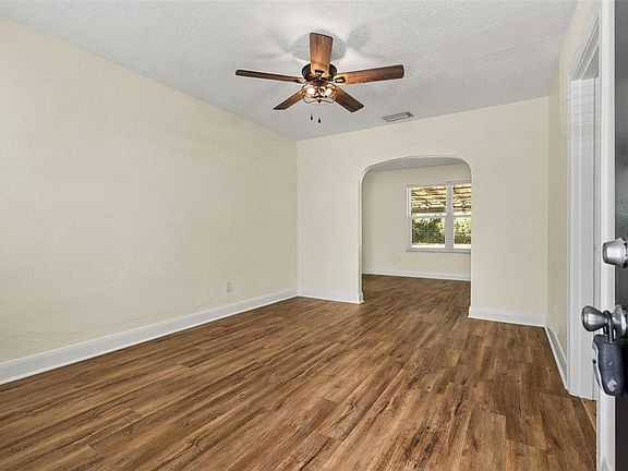 5th image of 3307 Speer Rd