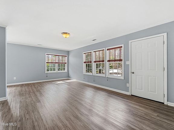 4th image of 400 Country Club Road