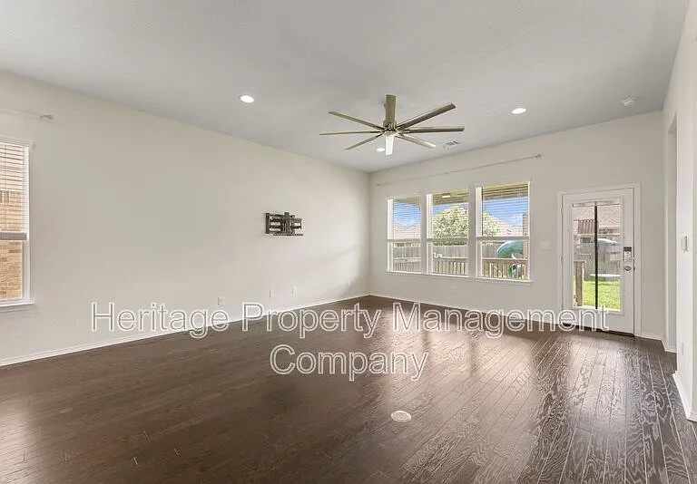 942 Blue Violet — Photo 28