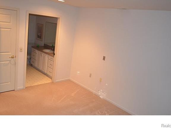 5th image of 21298 Juniper Ct #1
