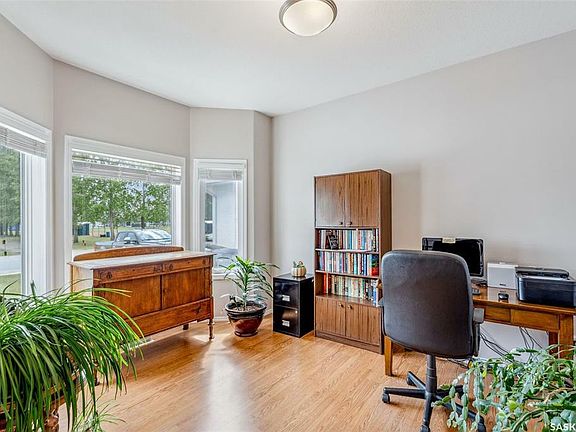 5th image of 103 Laskin Cres