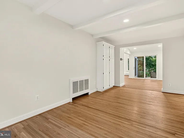 2375 N Vernon St — Photo 18