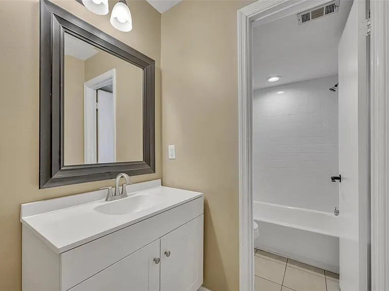 932 Robinhood Ct — Photo 12