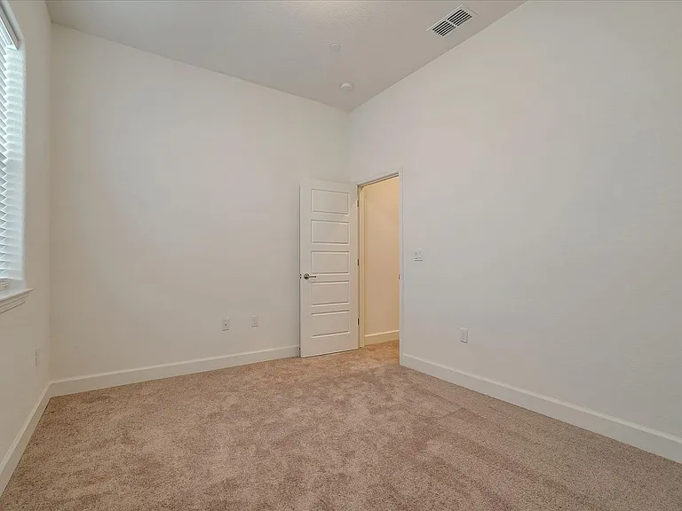 5937 Lakestone Dr — Photo 40