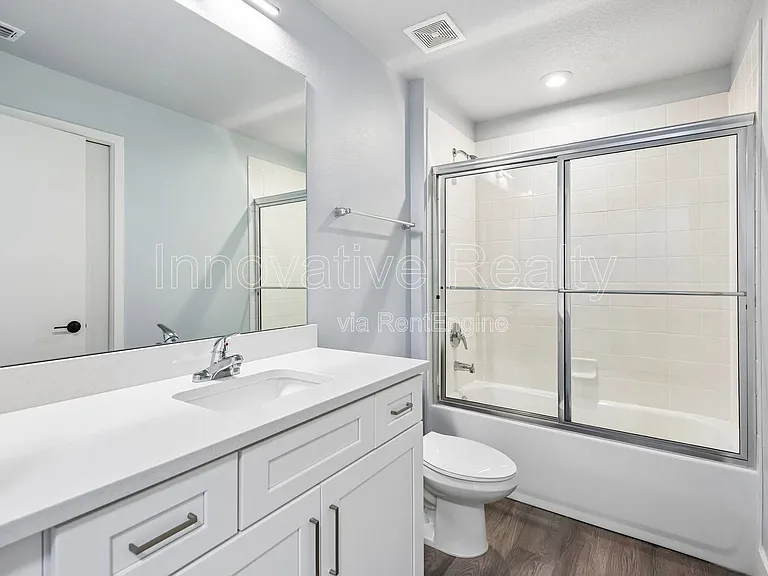 Las Palmas Apartments — Photo 24