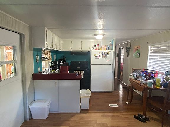 4th image of 4710 Clover Ln