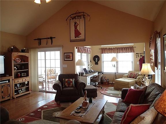 3rd image of 213 Patriot Ln