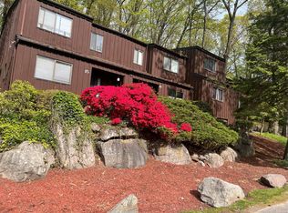 16 Terra Ct, Highland Mills, NY 10930