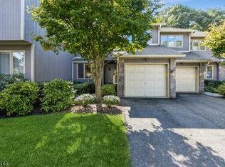 41 Roberts Cir, Basking Ridge, NJ 07920