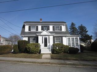 543 Woodlawn St, Fall River, MA 02720