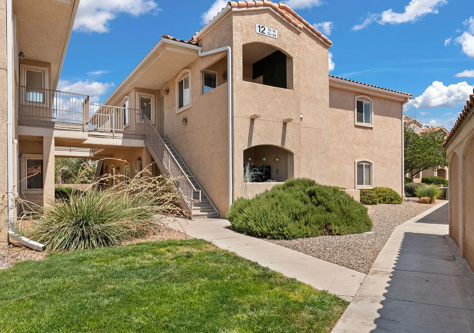 Upscale Condo | 3 Bed / 2 Bath | Garage+ 1 Assigned Parking | Gated Community | Rancho Mirage | N... — Photo 2