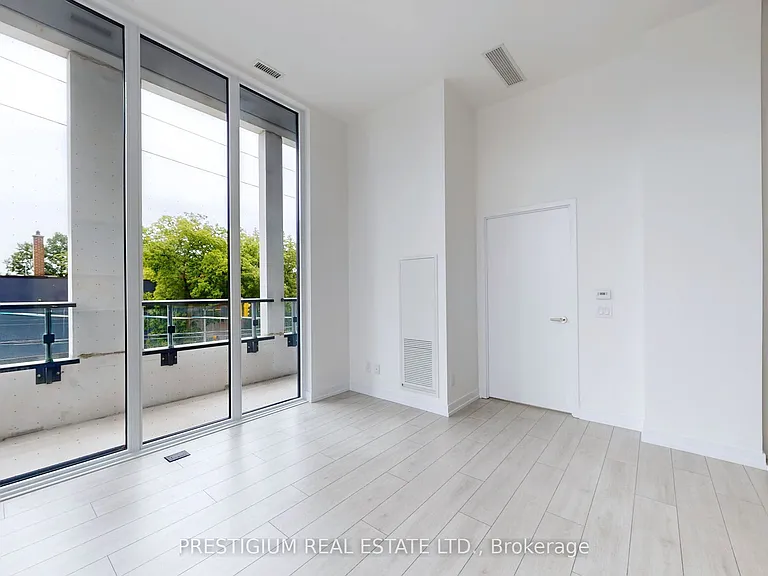 500 Dupont St #208 — Photo 7