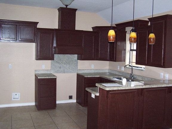 4th image of 2315 Continental St
