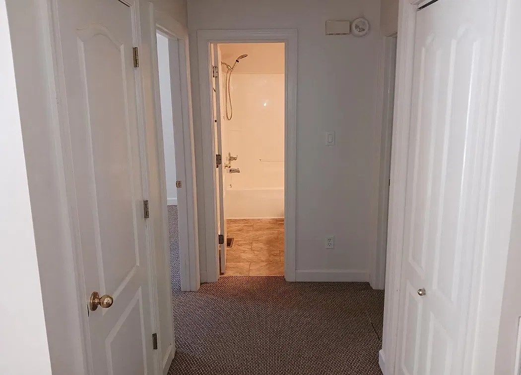 2 bed, 1042 sqft, $1,200 — Photo 4
