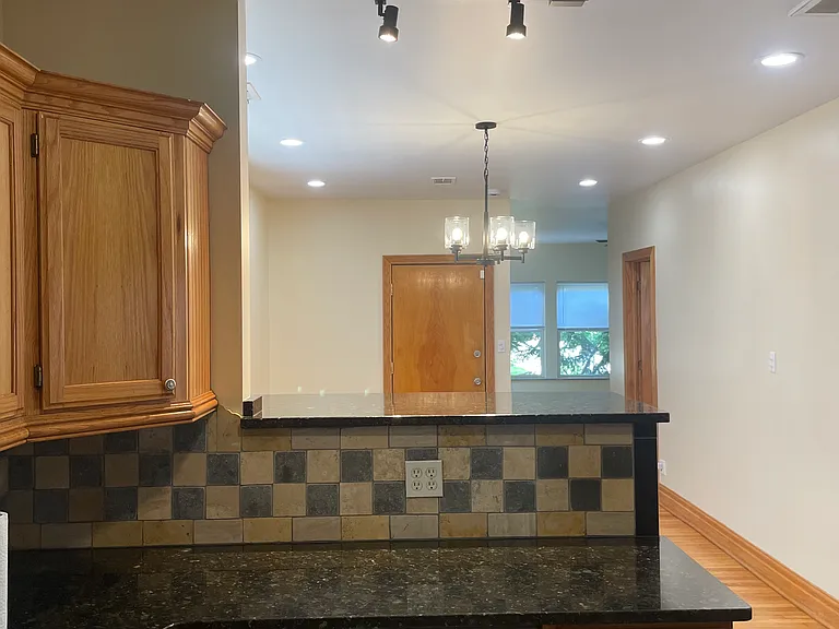 137 S 16th Ave #1 — Photo 4
