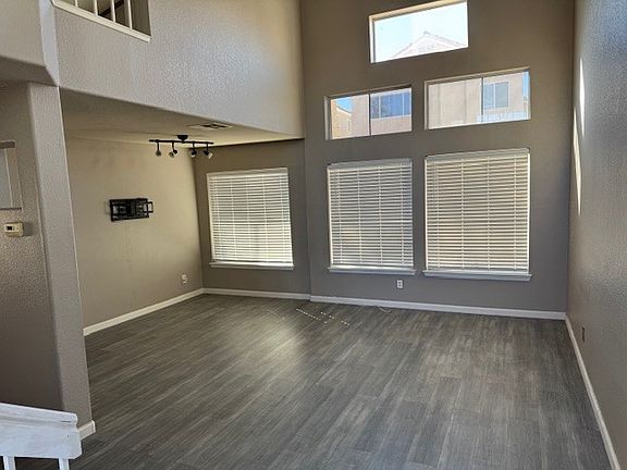3rd image of 2127 Rockrose Cir