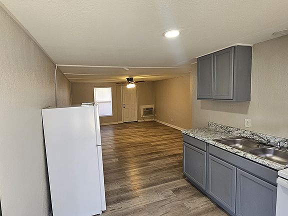 5th image of 139 Britt Ln APT 10