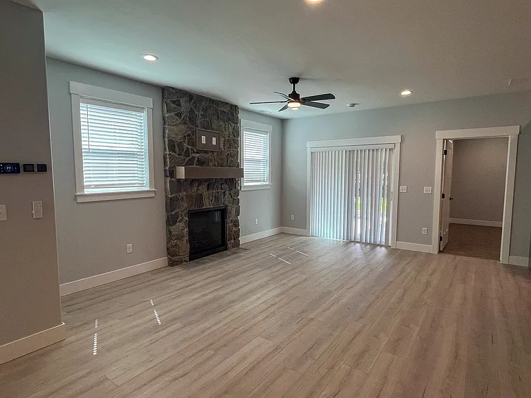 1304 W Dairy Farm Ln — Photo 9