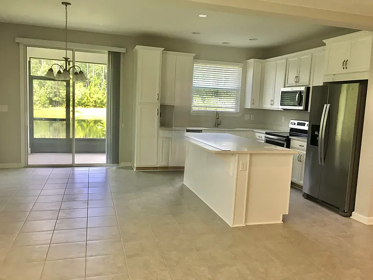 301 Richmond Dr — Photo 5