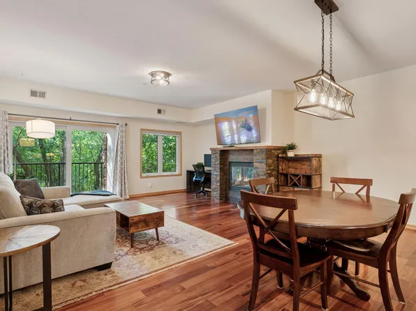 10806 S Shore Dr Unit 108, Plymouth, MN 55441