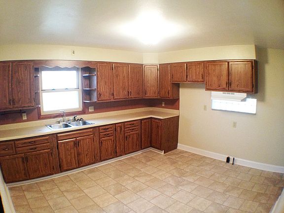 5th image of 125 Capitol Dr