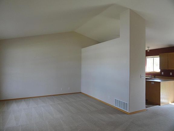 3rd image of 520 E Sand Wedge Dr