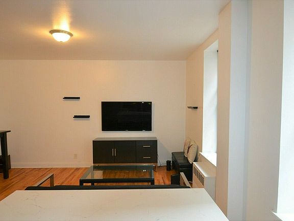 5th image of 522 W 157th St #2D