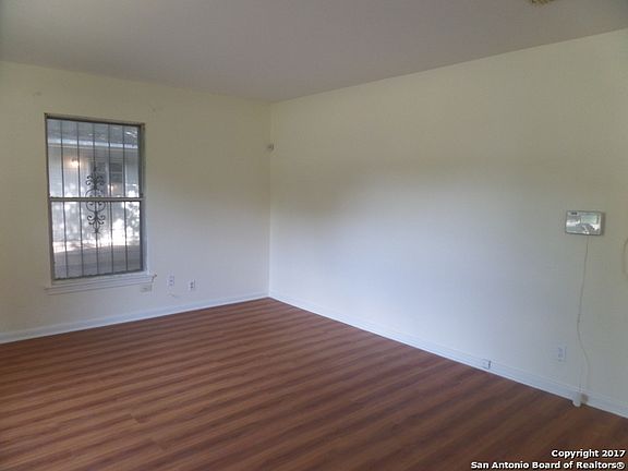 4th image of 324 Charcliff Dr