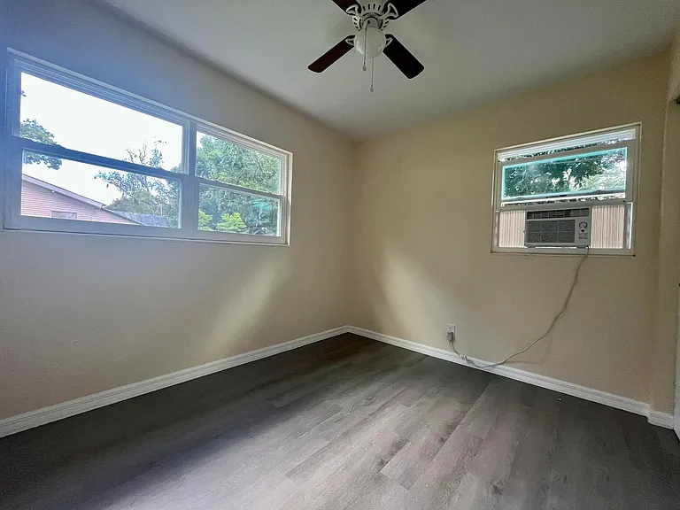 501 W Dixie St — Photo 12